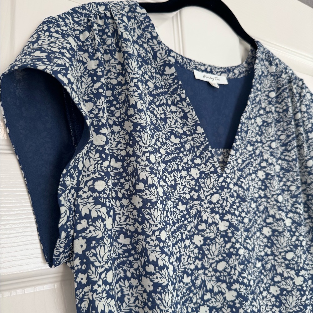 Patterned Blouse - Picture 6 of 10